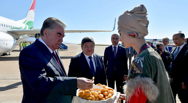  Таджикстандын президенти Эмомали Рахмон Кыргызстанга келди