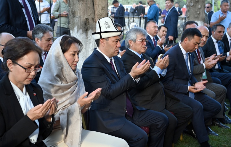  Президент Изник шаарындагы «Кыргызлар турбеси» мемориалына барды