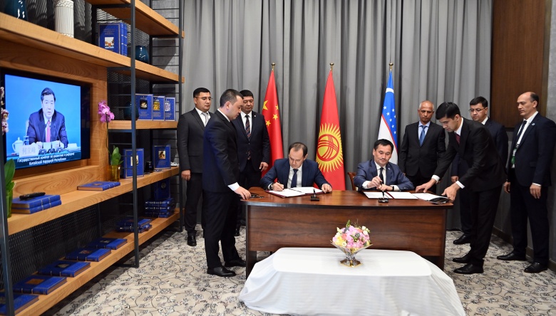  В Самарканде подписано Соглашение о сотрудничестве по проекту строительства ж/д «Китай-Кыргызстан-Узбекистан»