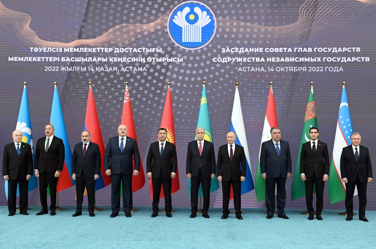  Садыр Жапаров КМШ Мамлекет башчыларынын кеңешинин отурумуна катышуу үчүн Астананын Конгресс борборуна келди