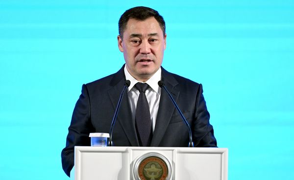 Президент Кыргызстандын агроөнөр жай тармагынын кызматкерлерин куттуктады