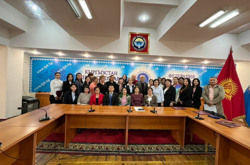  В Бишкеке отпраздновали День работника соцзащиты и профсоюзов КР