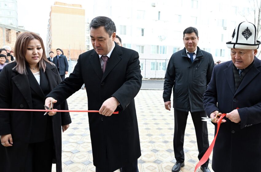  Садыр Жапаров открыл новую школу в микрорайоне «Тунгуч» в Бишкеке