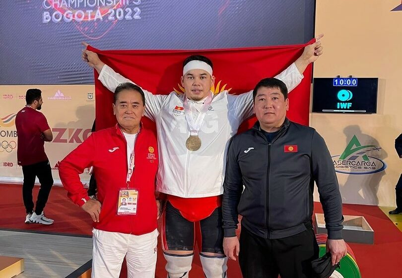  Кыргызстанец завоевал малую бронзу чемпионата мира по тяжелой атлетике в Колумбии
