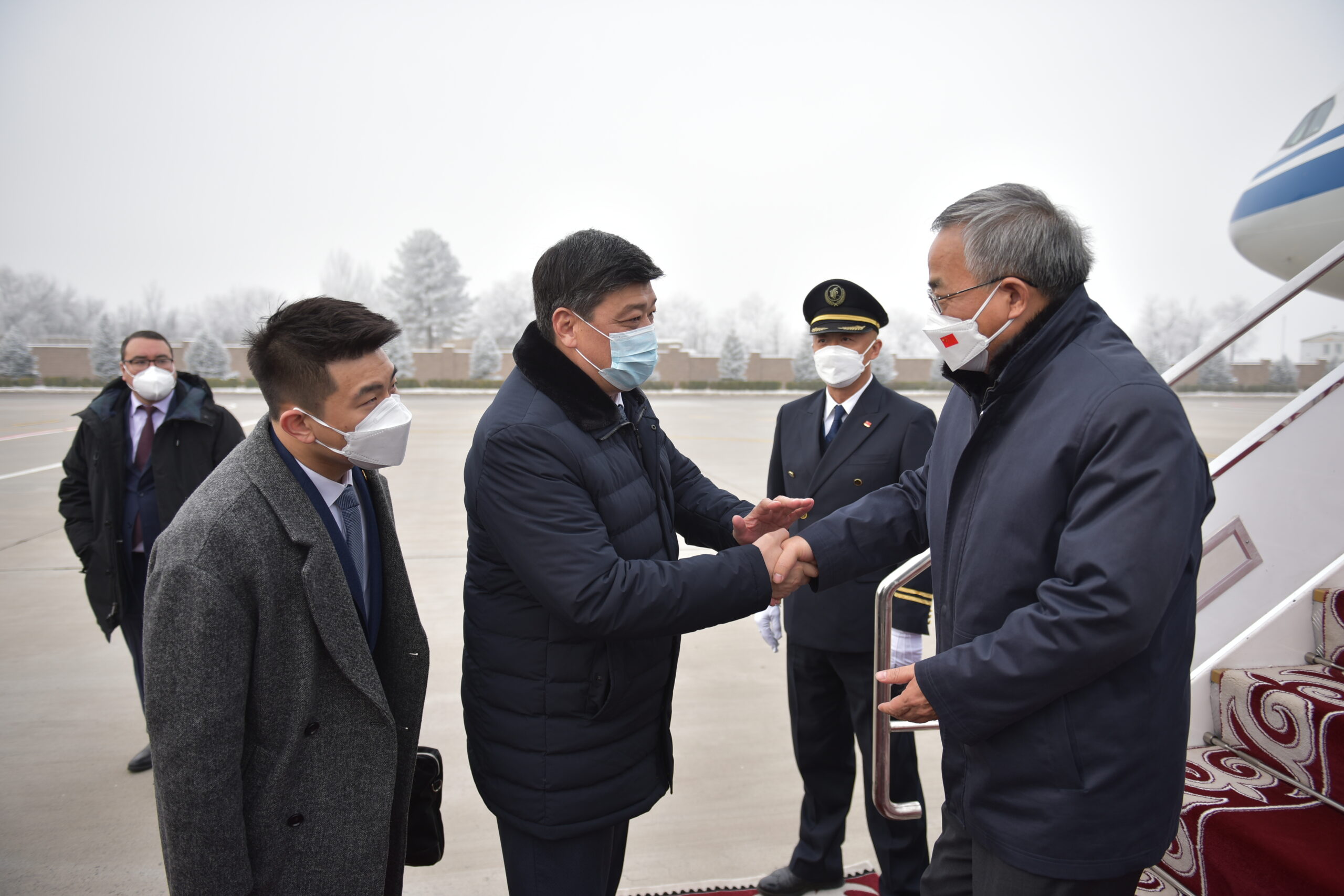  Кытайдын Мамлекеттик кеңешинин вице-премьери иш сапары менен Кыргызстанга келди