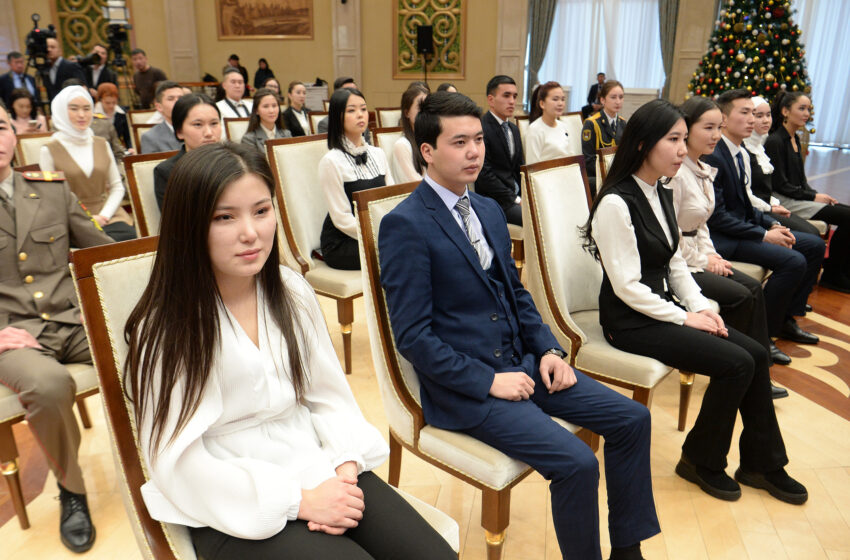  В Бишкеке состоится церемония вручения президентских стипендий лучшим студентам вузов страны