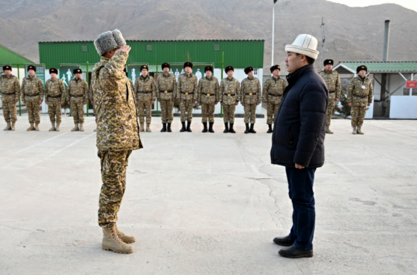  Президент Баткен районундагы «Достук» чек ара заставасына барды