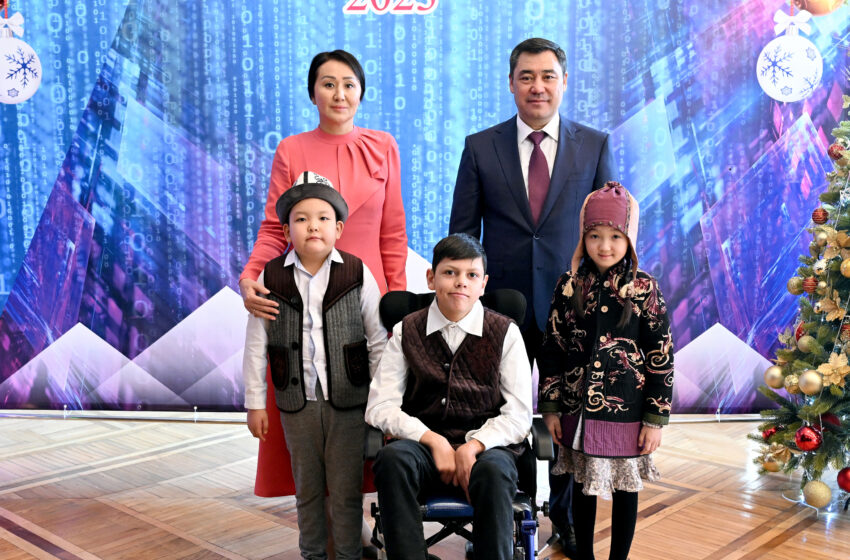  В Бишкеке прошла Президентская новогодняя елка для детей