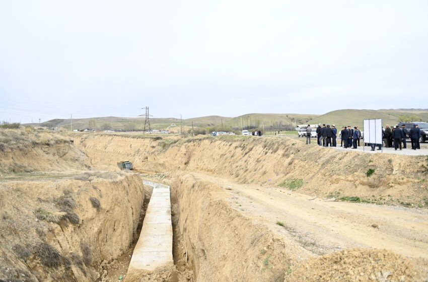  Торага Жогорку Кенеша ознакомился с ходом строительства ирригационных каналов в Аксыйском районе