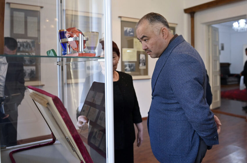  Торага Жогорку Кенеша посетил дом-музей государственного и политического деятеля Исхака Раззакова