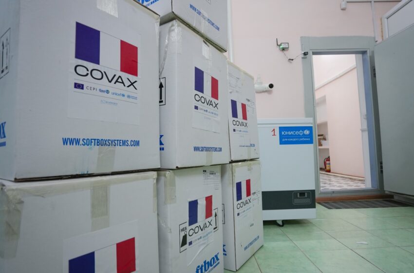  Франция Кыргызстанга COVID-19дан Pfizer вакциналарын өткөрүп берди