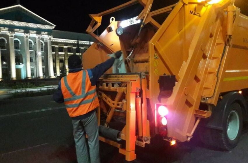  В Бишкеке водителям мусоровозов подняли заработную плату