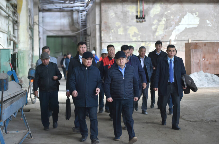  Минкаб башчысы «Бишкек штамптоочу заводу» мамлекеттик ишканасына барды