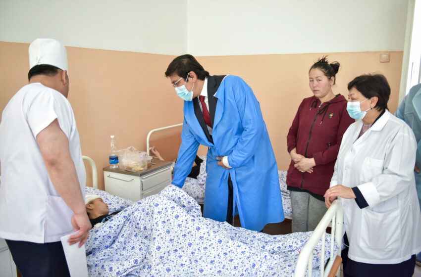  Эдил Байсалов Бишкек – “Манас” аэропорту унаа жолунда кырсыктан жарадар болгон балдардан кабар алды