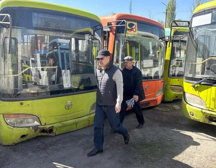  Президент Бишкек шаарынын Транспорт жана жол инфраструктурасын өнүктүрүү департаментин пландан тышкары текшерип барды
