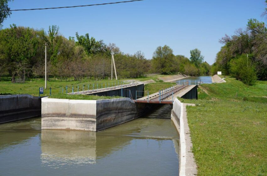  Суу ресурстары кызматынын түзүмдүк бѳлүмдѳрү тарабынан 423,5 км чарба аралык каналдардын оӊдоо иштери жүргүзүлдү