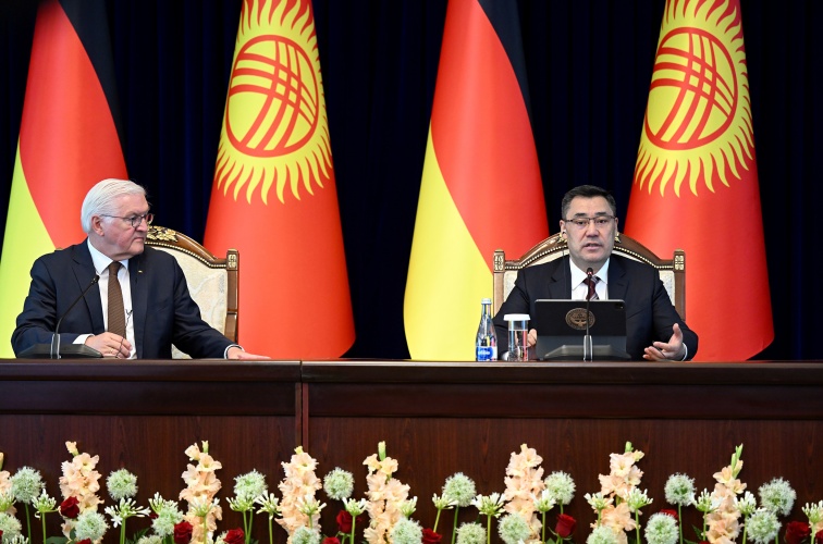  Президент Садыр Жапаров Германиянын Президенти менен сүйлөшүүлөрдүн жыйынтыгы боюнча ЖМКга билдирүү жасады