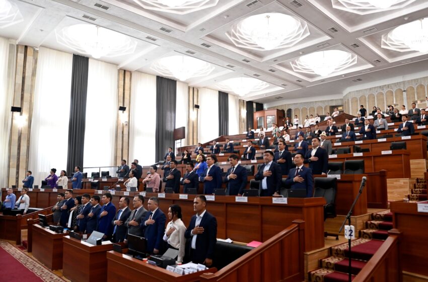  VII чакырылыштагы Кыргыз Республикасынын Жогорку Кеңешинин экинчи сессиясынын иши аяктады