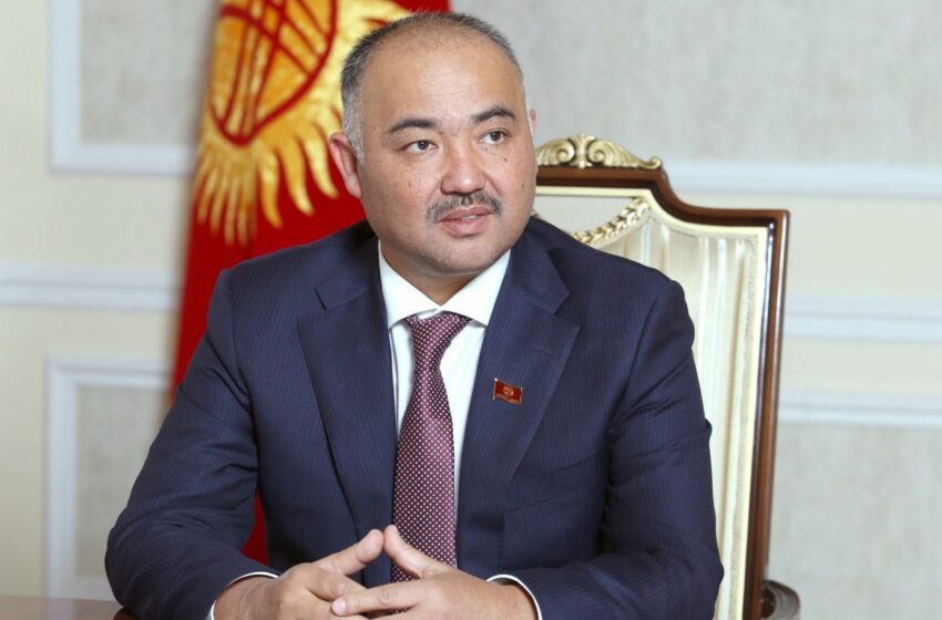  Жогорку Кеңештин Төрагасы Нурланбек Шакиев кыргызстандыктарды Эгемендүүлүк майрамы менен куттуктады