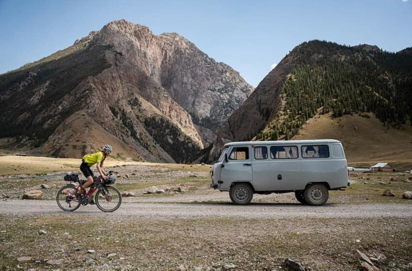  Каракол шаарында “Silk Road Mountain Race 2023” эл аралык веложүрүш старт алат