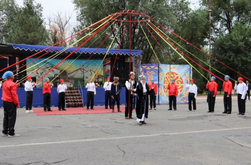  Токмок шаарында Кыргыз Республикасынын Эгемендүүлүк күнүнүн 32 жылдыгына арналган салтанаттуу иш-чара болуп өттү