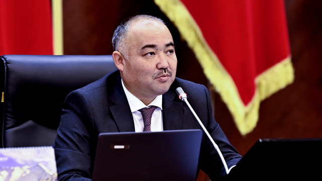  Торага Жогорку Кенеша поздравил кыргызстанцев с праздником Курман айт