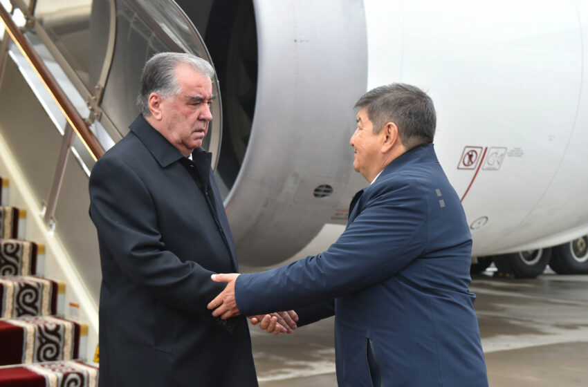  В Кыргызстан прибыл Президент Таджикистана Эмомали Рахмон