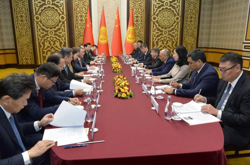  Председатель Кабинета Министров Акылбек Жапаров встретился с Премьером Госсовета Китая Ли Цяном
