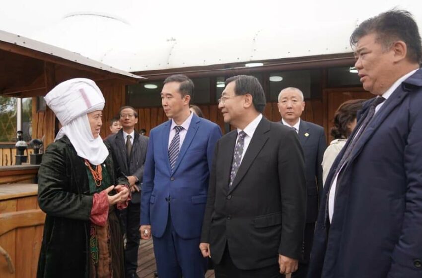  Кыргызстан менен Кытайдын маданият министрлеринин жолугушуусу болуп өттү