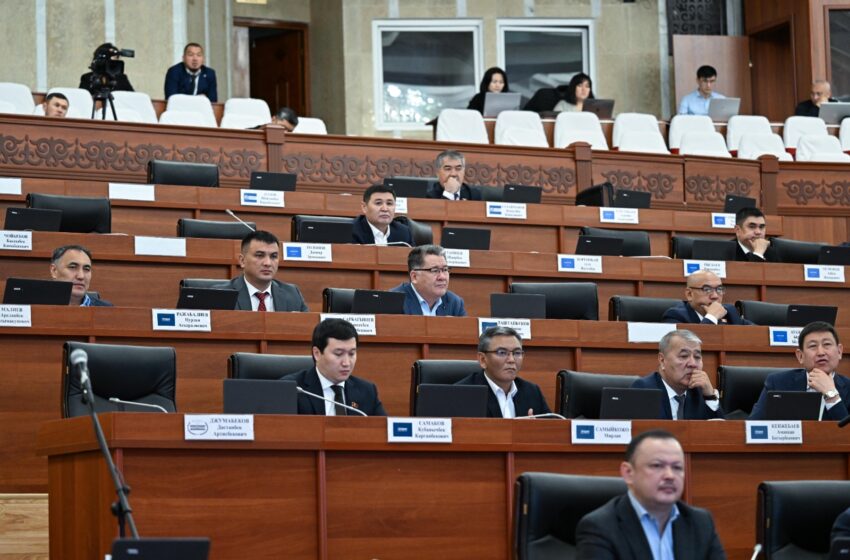  Депутаттар Кыргызстан убактысын 1 саат артка жылдырууну сунуштоодо