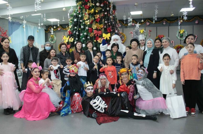  Уполномоченный по правам ребенка Асель Чынбаева поздравила детей с Новым годом