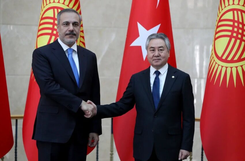  В Бишкеке состоялись переговоры глав МИД Кыргызстана и Турции