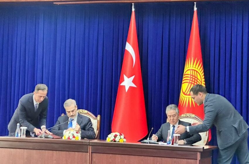  В Бишкеке главы МИД Кыргызстана и Турции подписали программу сотрудничества на период 2024-2026 гг