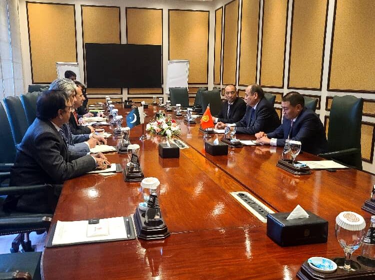  На полях Глобального саммита в Исламабаде прошла встреча министров здравоохранения Кыргызстана и Пакистана