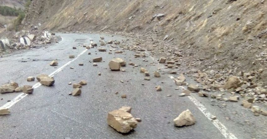  Жер титирөөдөн улам Бишкек – Нарын – Торугарт унаа жолуна тоо боорунан топурак, таштар кулады