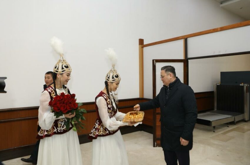  В Кыргызстан прибыл глава МИД Казахстана