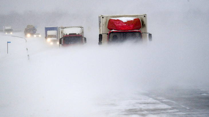  ГУОБДД: Из-за снегопада были введены временные ограничения на некоторых дорогах республики