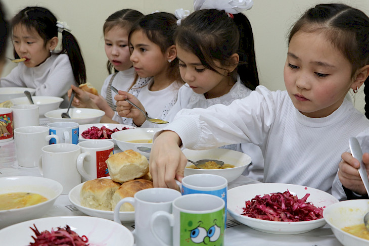  На программу по поддержке горячего питания около 300 школ в 2023-2026 гг. Россия дополнительно предоставила $15 млн