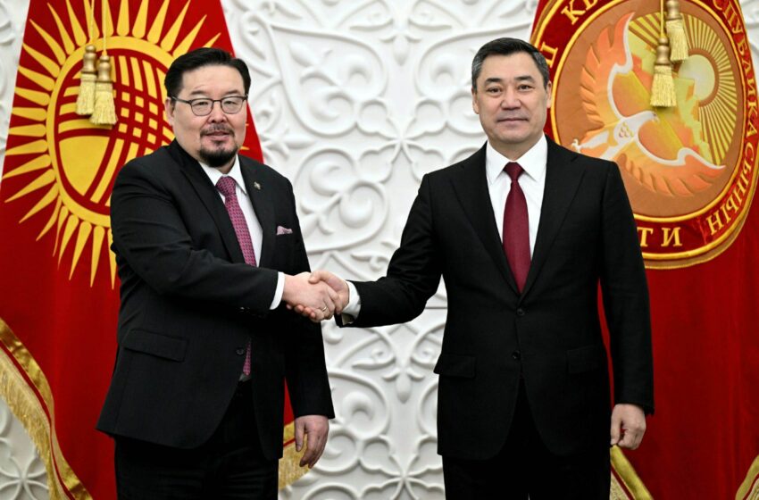  Садыр Жапаров принял председателя парламента Монголии Гомбожавына Занданшатара