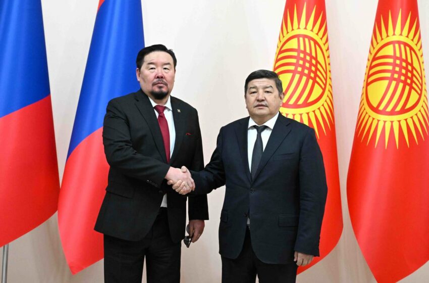  Акылбек Жапаров и Председатель Великого Государственного Хурала Монголии Гомбожавын Занданшатар провели переговоры