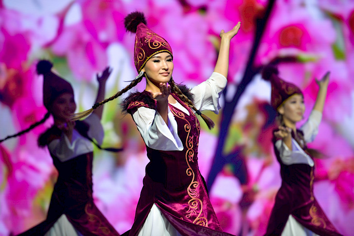  Нооруз майрамына карата Бишкектин “Ала-Тоо” аянтында лазердик шоу болду