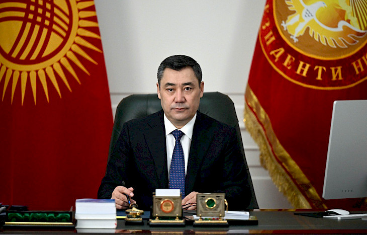  Президент кыргызстандыктарды Улуу Ата Мекендик согуштагы Жеңиш күнү менен куттуктады