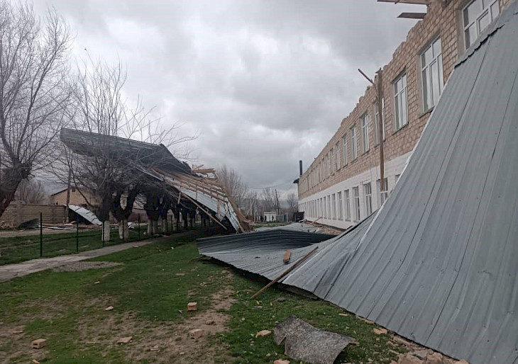  В трех областях Кыргызстана из-за сильного ветра пострадали 154 объекта
