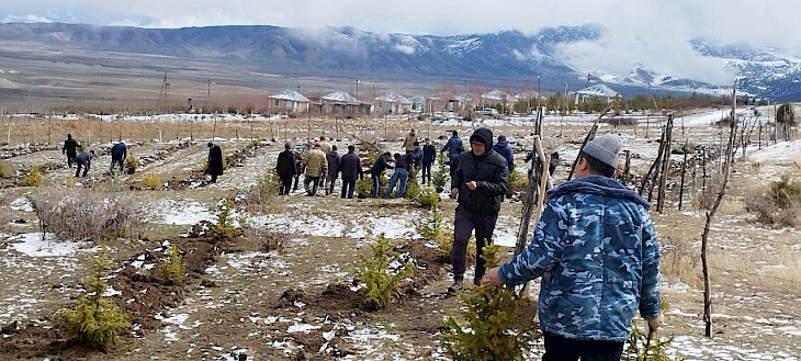  В Баткенской области более 17 тыс. человек приняли участие в субботнике