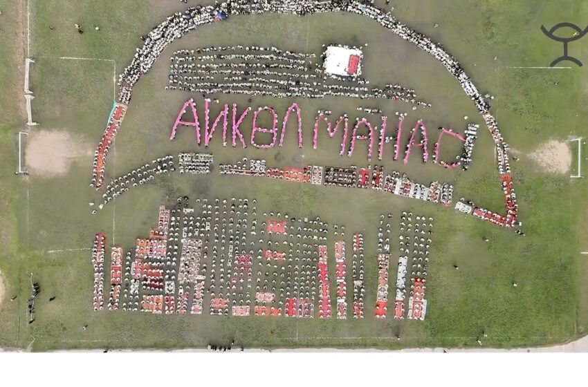  В Алайском районе 2500 школьников исполнили эпос «Манас»