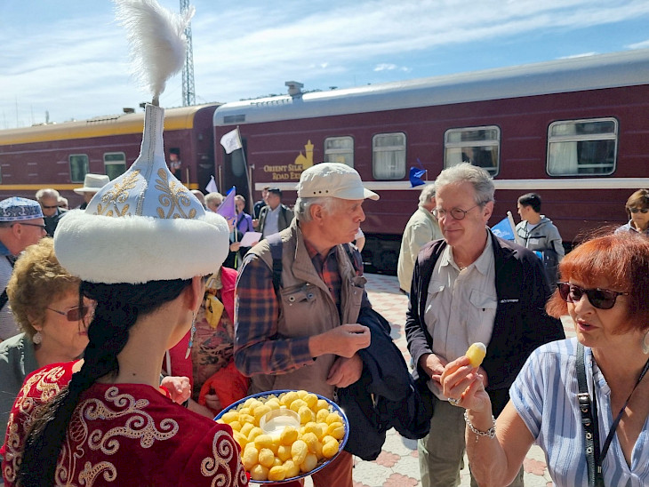  Кыргызстанга АКШ жана Европадан туристтик поезд келди