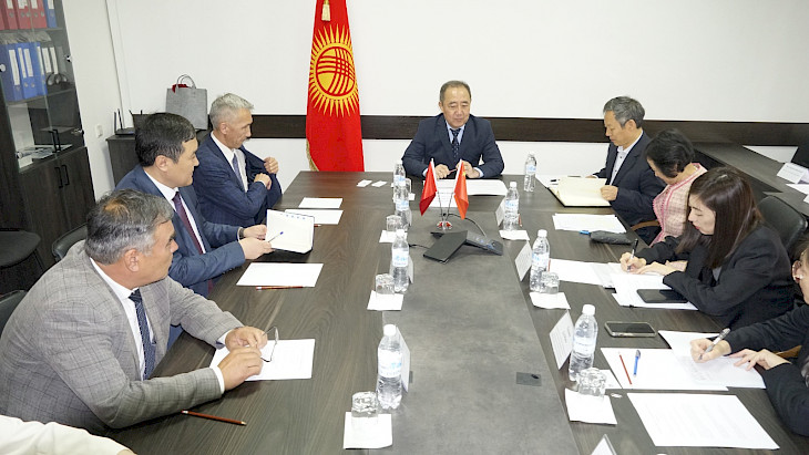  Китай увеличивает квоты на обучение государственных и муниципальных служащих Кыргызстана