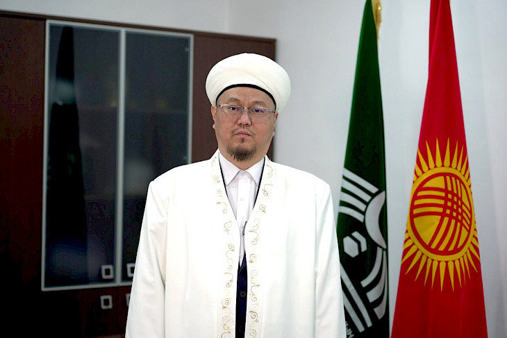  Муфтий Абдулазиз кары Закиров кыргызстандыктарды Орозо айт майрамы менен куттуктады