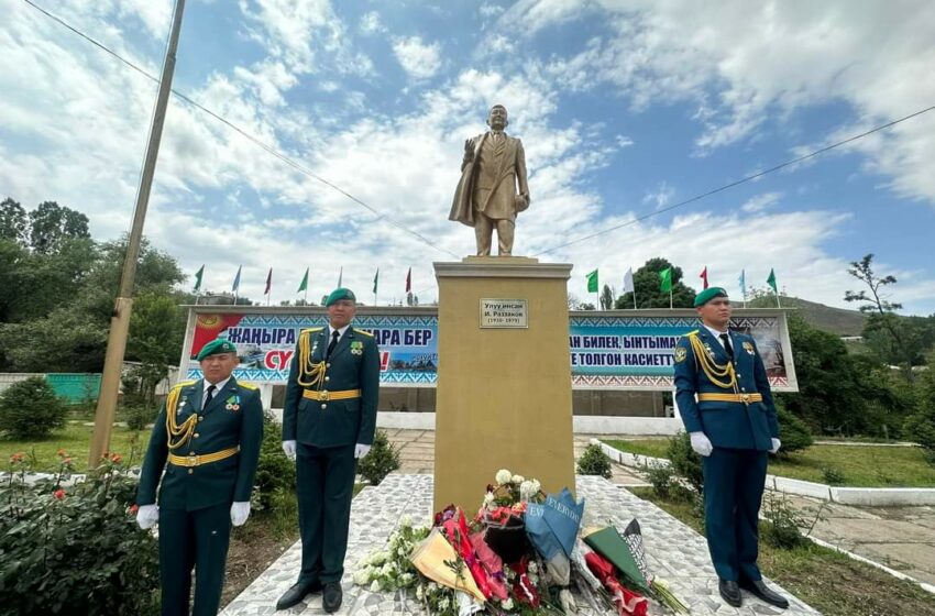  Памятник Исхаку Раззакову открыли в Сулюкте