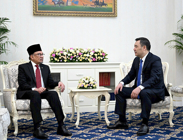  Садыр Жапаров менен Малайзиянын премьер-министри Анвар Ибрагимдин сүйлөшүүлөрү болуп өттү
